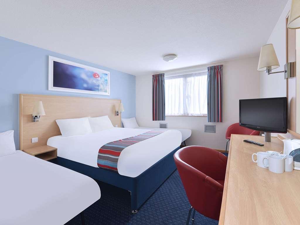 Travelodge Stansted גרייט דנמאו חדר תמונה